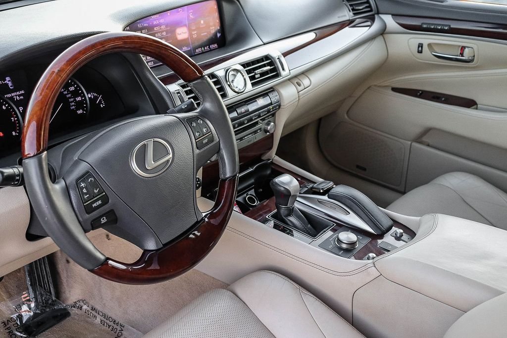 Used 2016 White Pearl Lexus 460 image 24