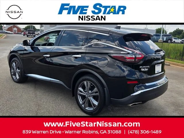 Used 2024 Black Nissan Platinum image 9