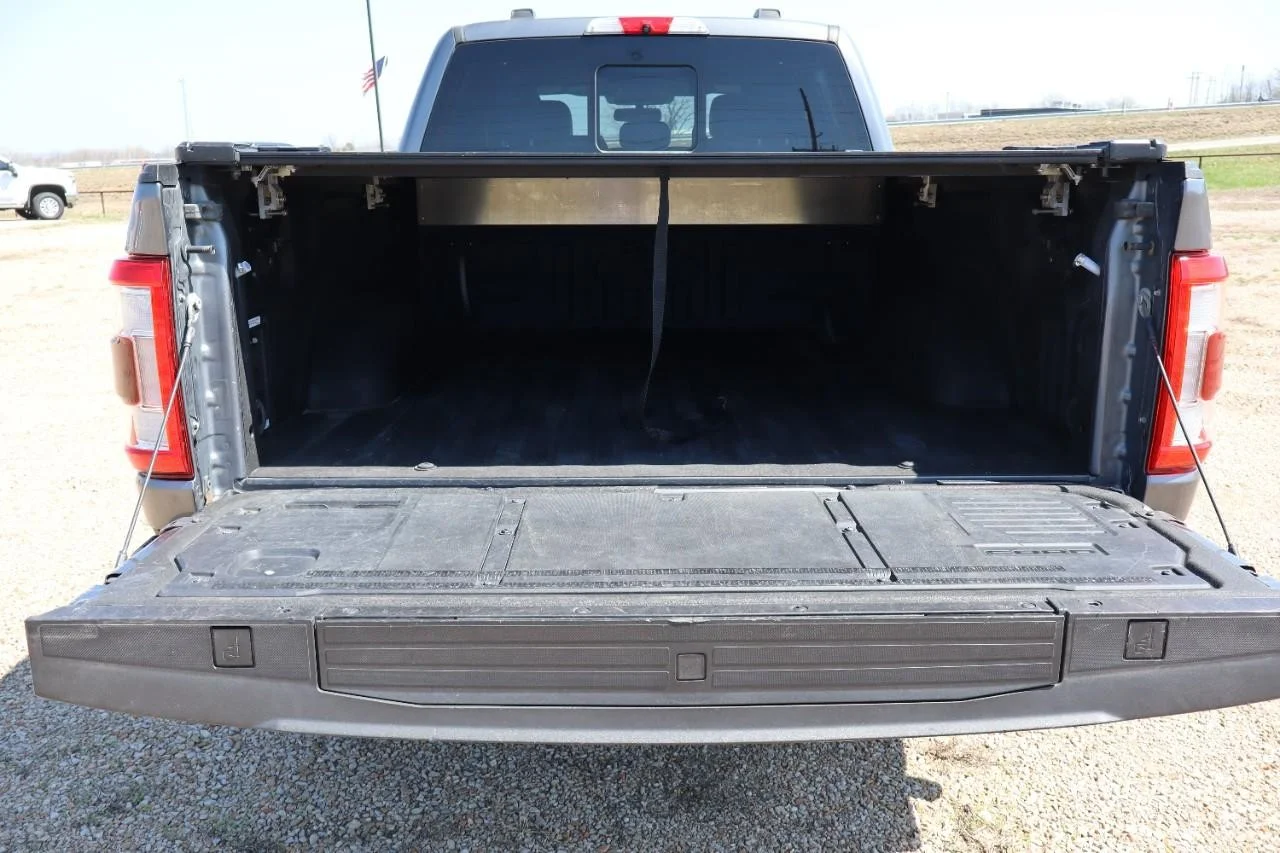 Used 2021 CARBONIZED GRAY Ford Lariat image 25