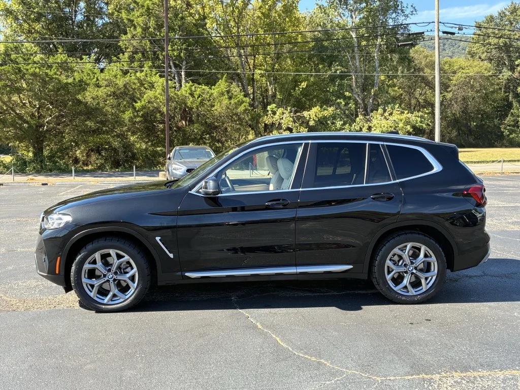 Used 2024 Black BMW xDrive30i image 9