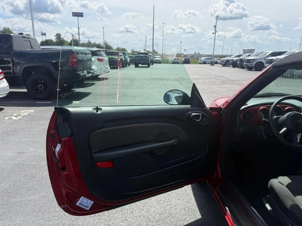 Used 2005 Burgundy Chrysler Touring image 13