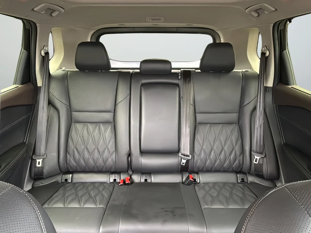Used 2023 Black Nissan Platinum image 28