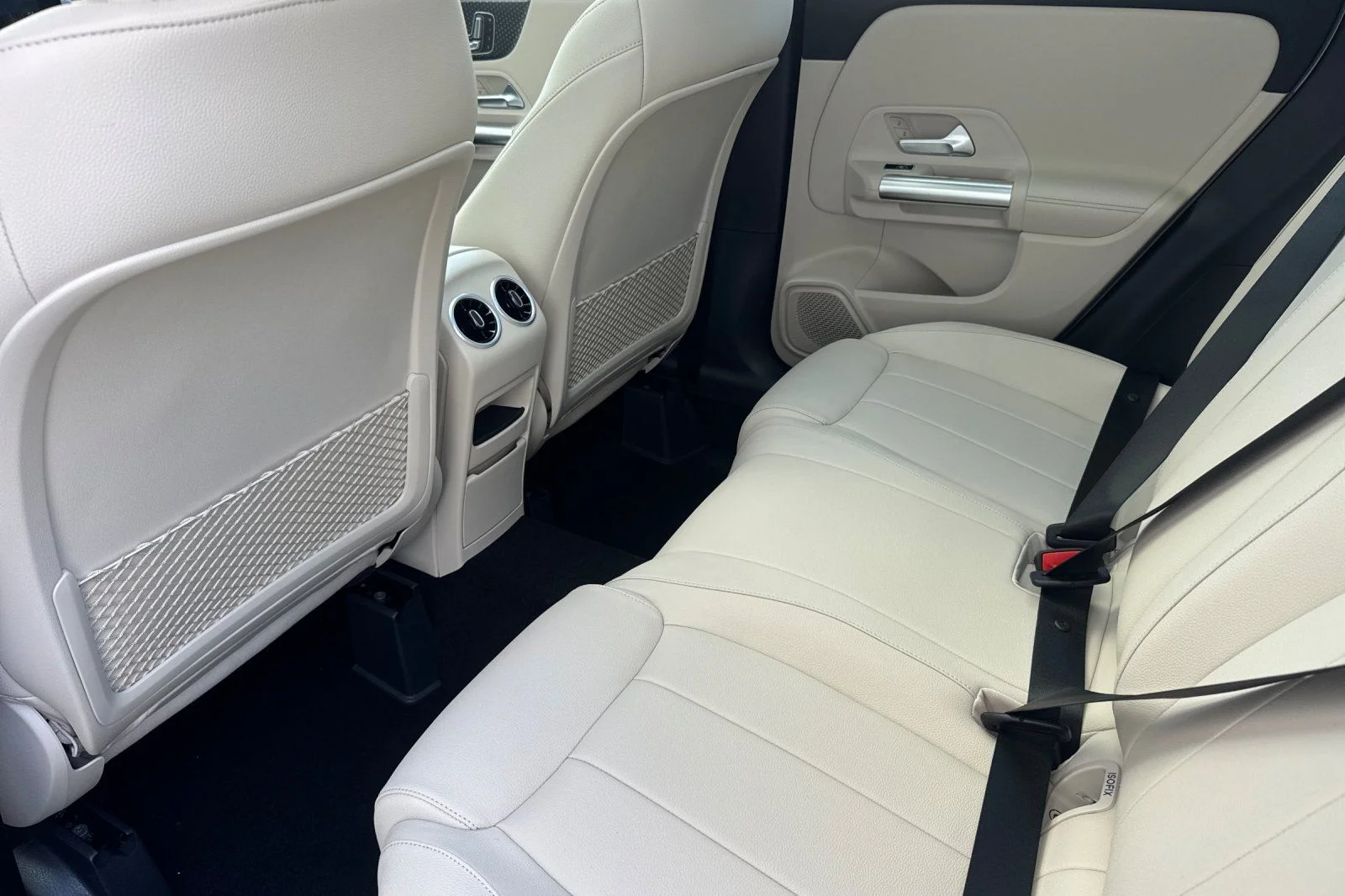 New 2026 Polar White Mercedes-Benz GLA 250 image 9