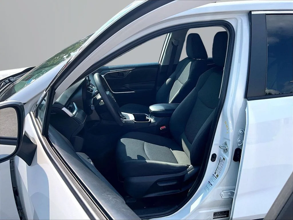 Used 2022 White Toyota LE image 26