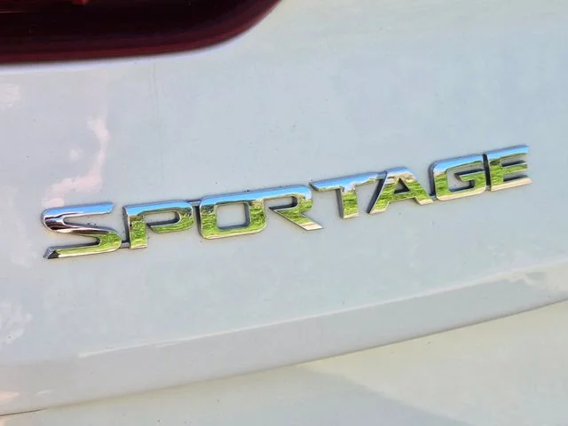 Used 2022 White Kia LX image 17