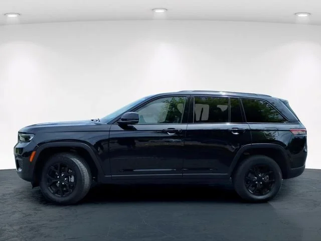 Used 2025 Black Jeep Altitude image 16