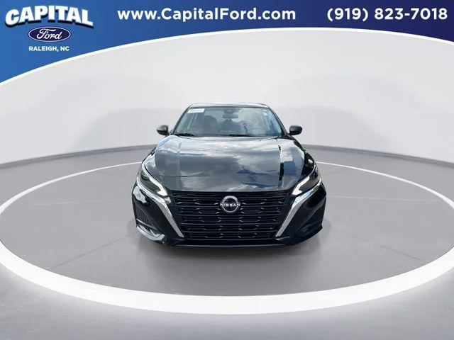 Used 2025 Black Nissan 2.5 SV image 3