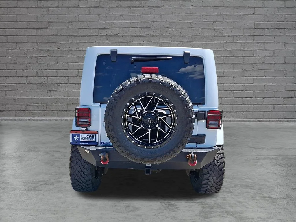 Used 2018 Bright White Clearcoat Jeep Sahara image 10