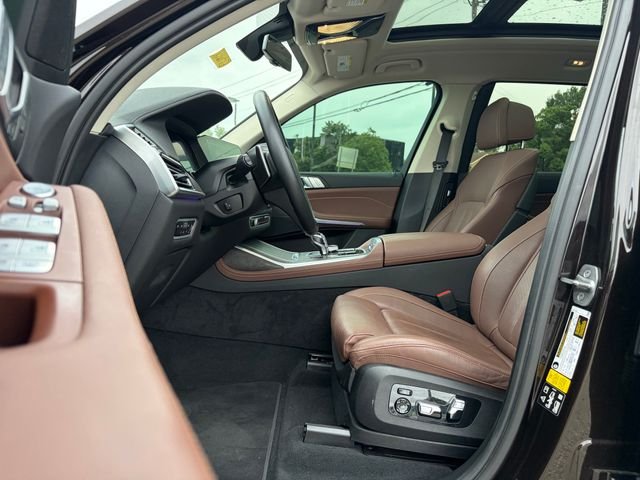 Used 2022 Brown Metallic BMW xDrive40i image 15