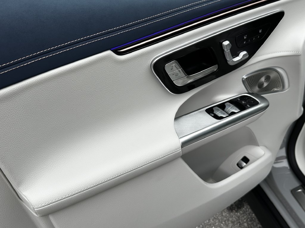 New 2027 MANUFAKTUR Alpine Grey Mercedes-Benz EQE 320+ image 47