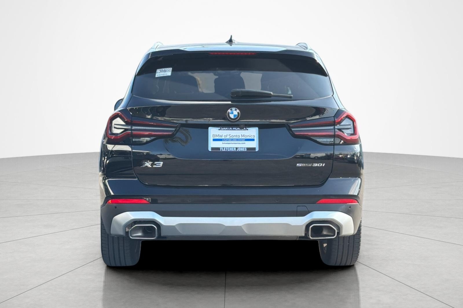 Used 2024 Jet Black BMW sDrive30i image 4