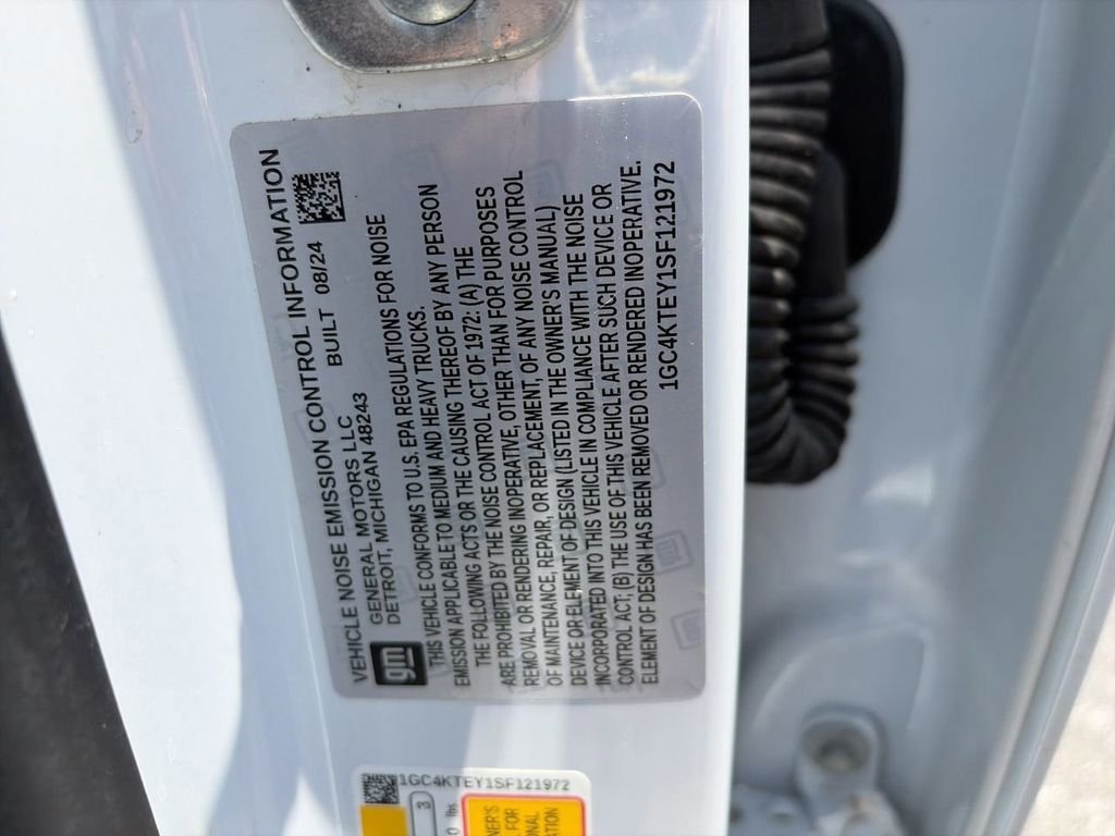 Used 2025 White Chevrolet LT image 27