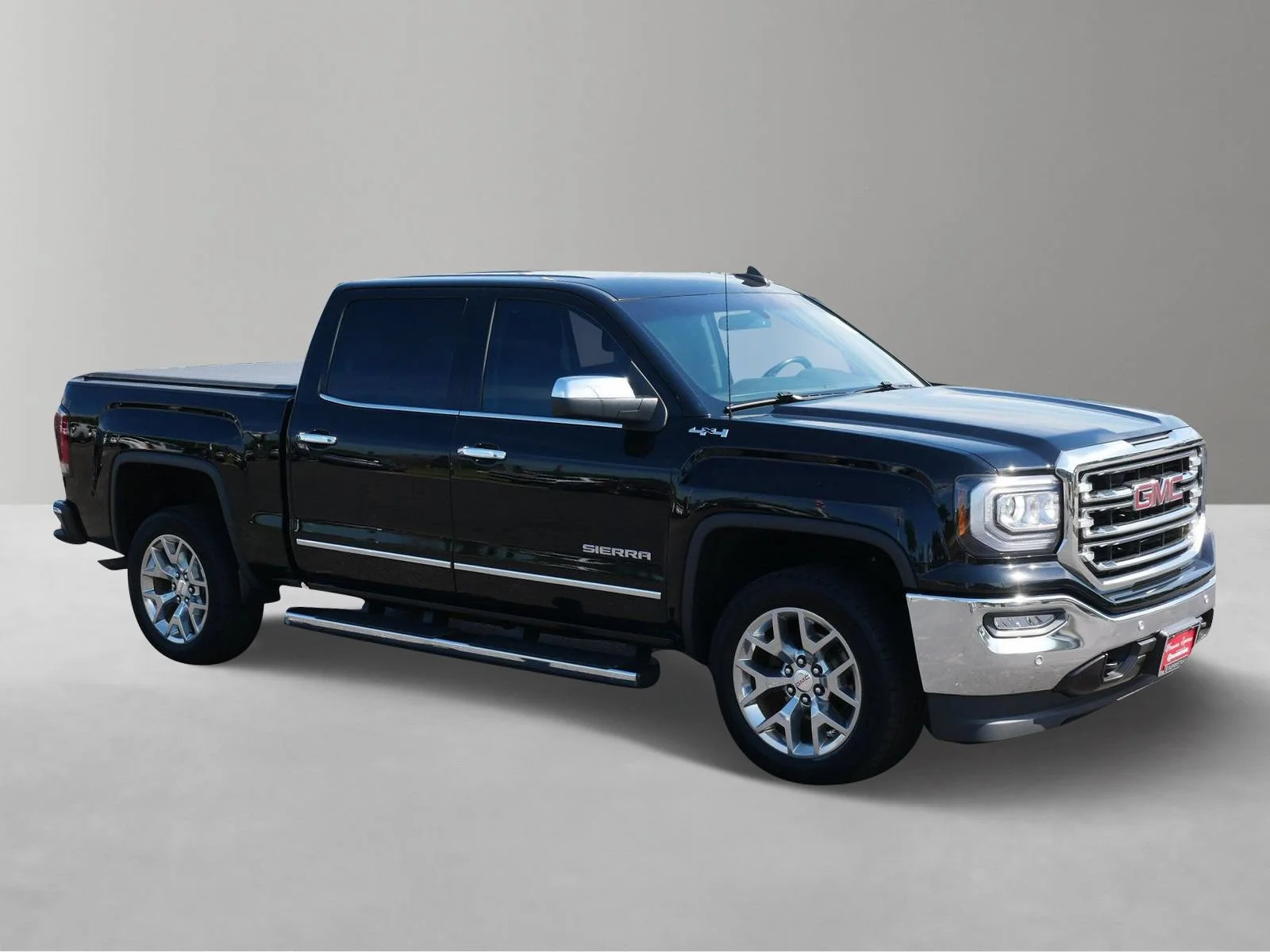 Used 2018 GMC Sierra 1500 SLT with VIN 3GTU2NECXJG297917 for sale in White Bear Lake, Minnesota