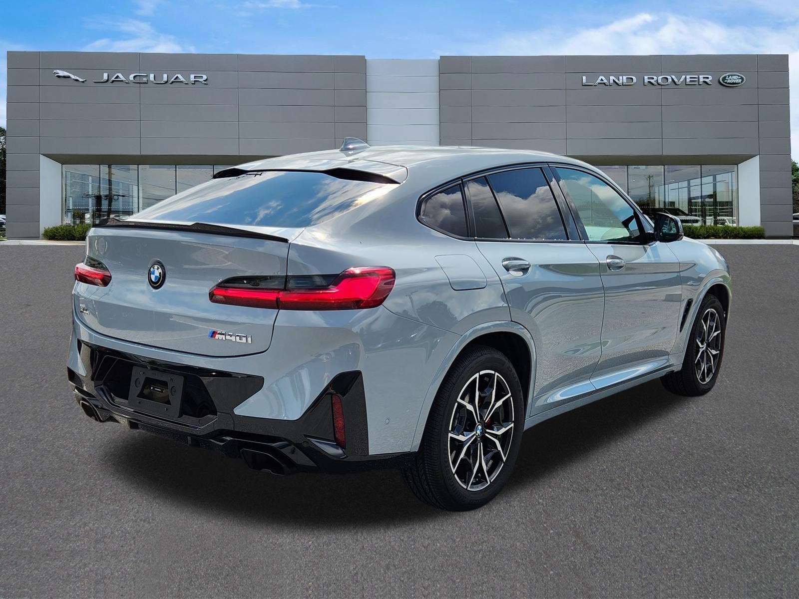 Used 2024  BMW  image 4