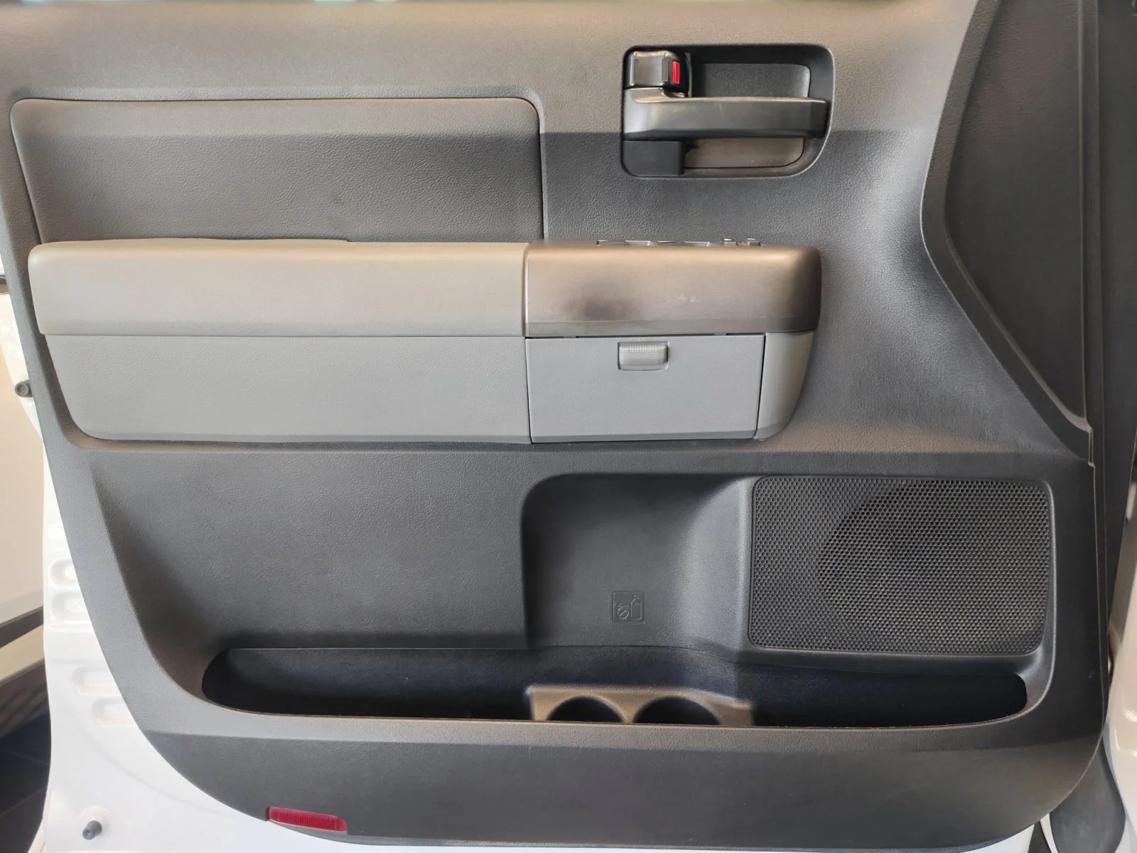 Used 2013 Super White Toyota Grade image 25