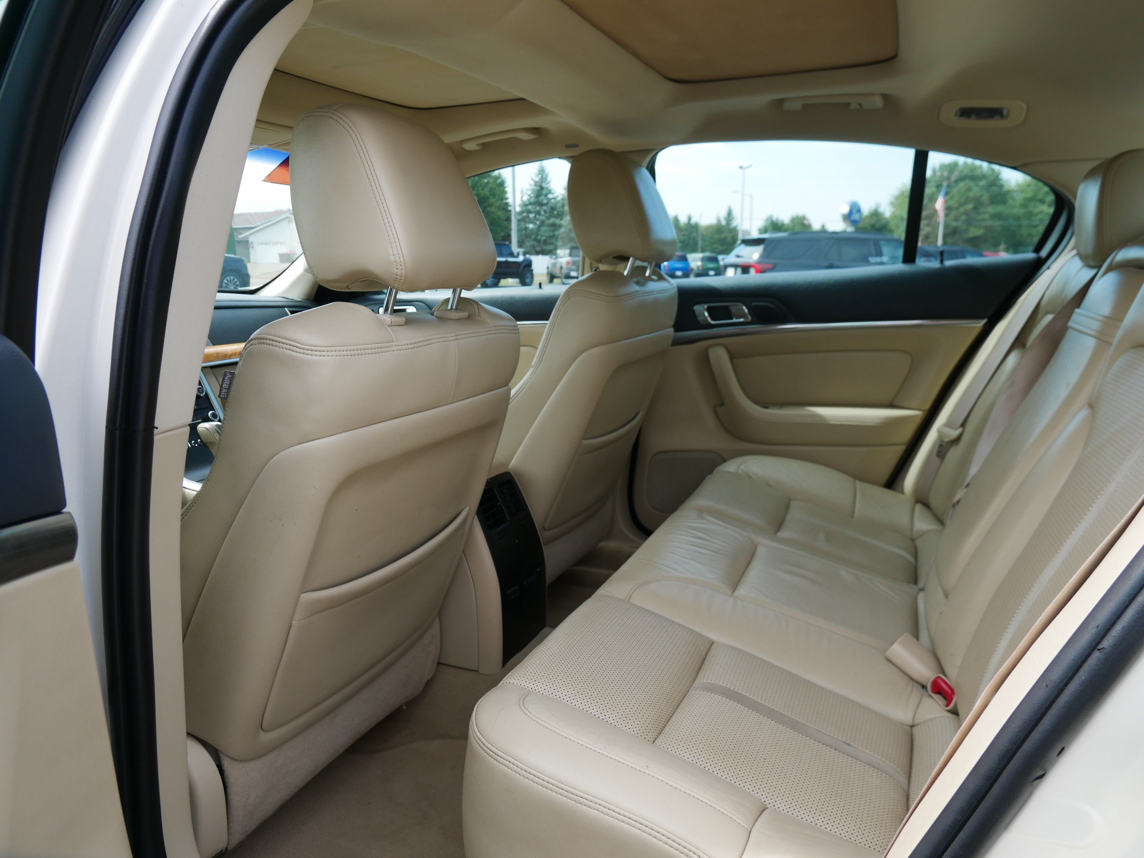 Used 2009 White Lincoln  image 10