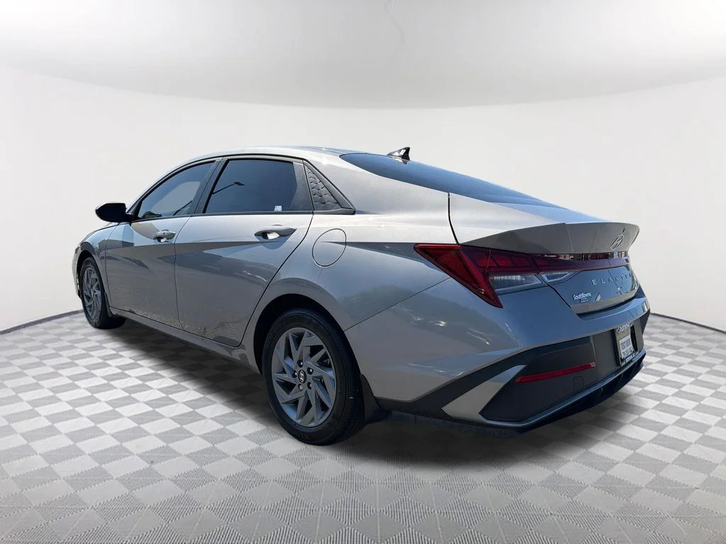 Used 2025 Silver Hyundai Blue image 7
