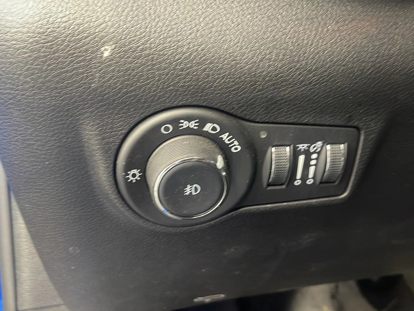 Used 2024 Hydro Blue Pearlcoat Jeep Limited image 14