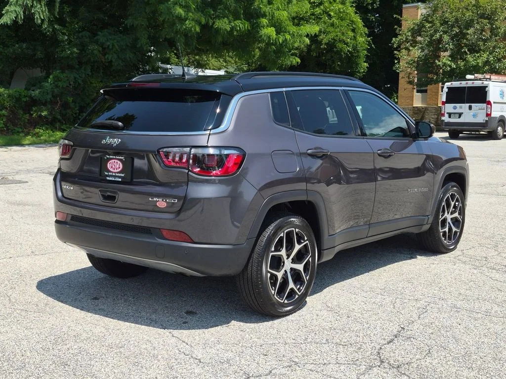 Used 2024 Gray Jeep Limited image 3