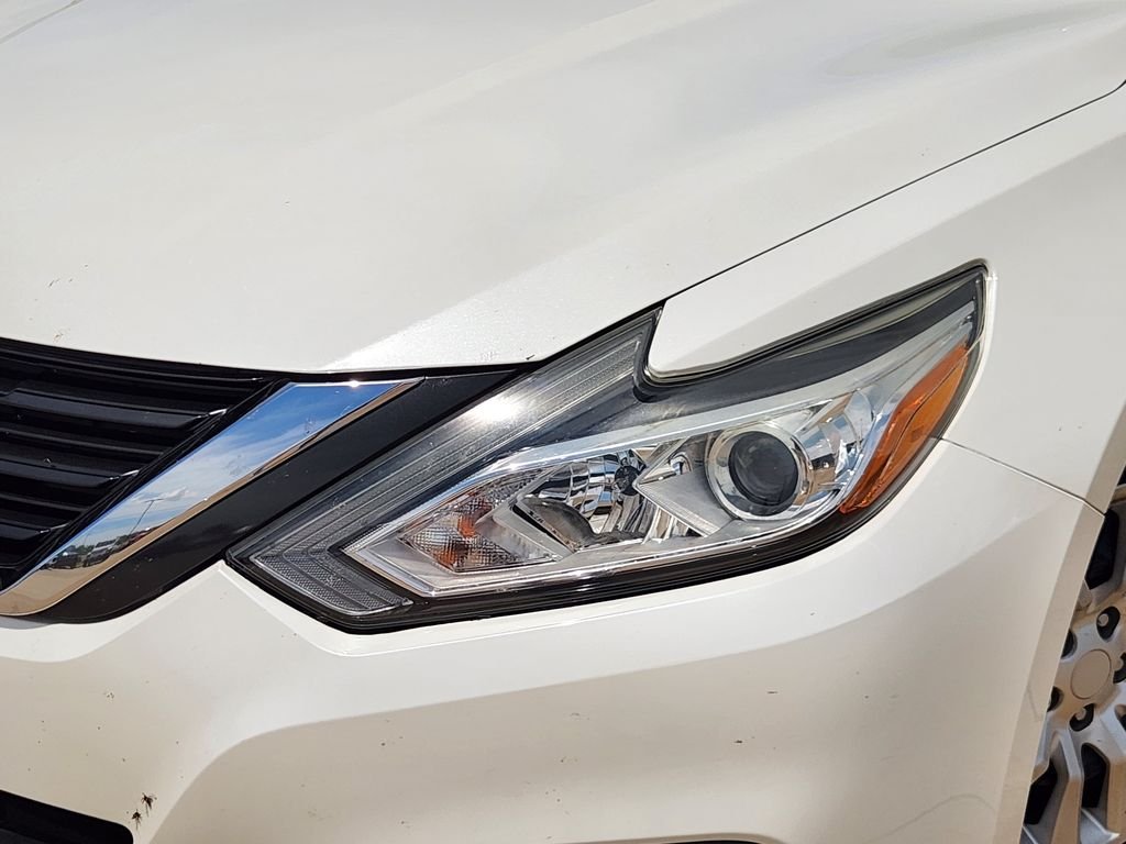 Used 2017 Pearl White Nissan 2.5 S image 10