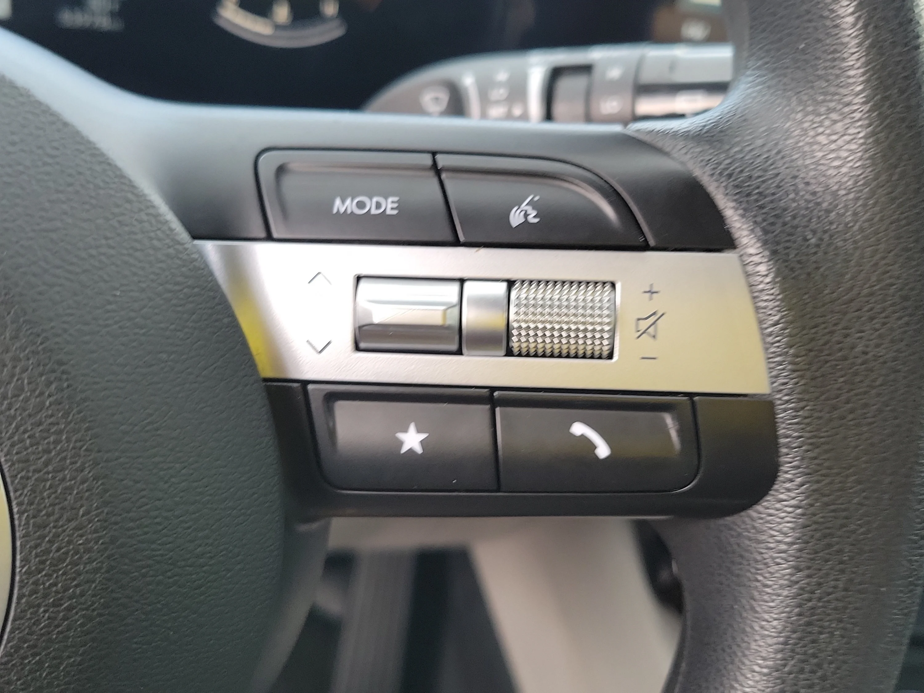 Used 2025 Phantom Black Hyundai SEL image 29