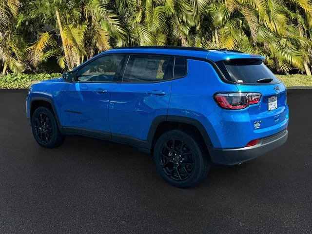 New 2026 Hydro Blue Pearl-Coat Exterior Paint Jeep Latitude image 7