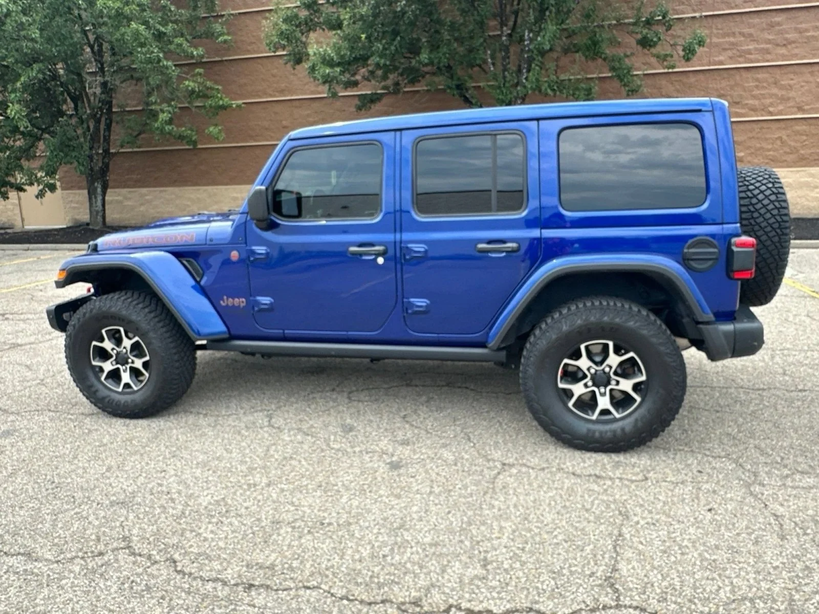 Used 2020 Ocean Blue Metallic Clearcoat Jeep Rubicon image 24