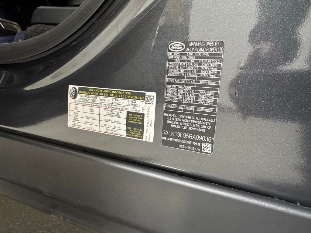 Used 2024 Carpathian Gray Premium Metallic Land Rover Autobiography image 37