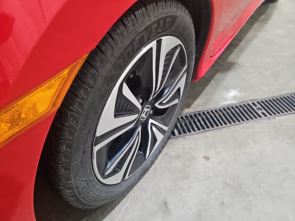 Used 2017 Rallye Red Honda EX-T image 6