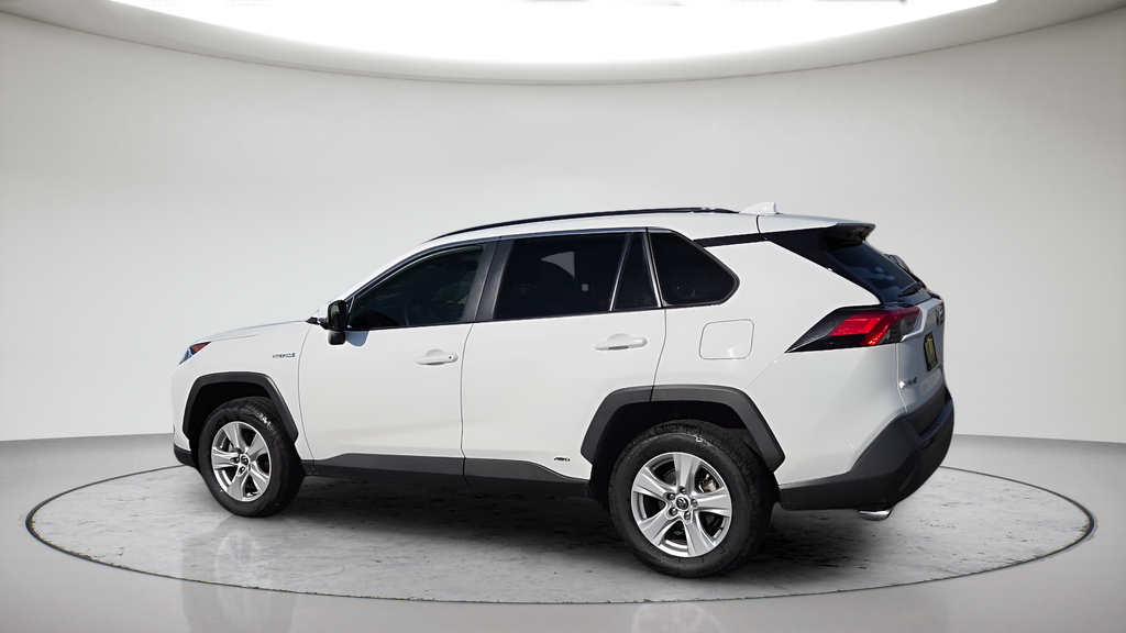 Used 2021 White Toyota XLE image 10