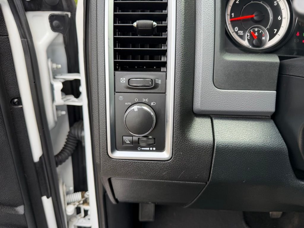 Used 2016 Bright White Clearcoat Ram SLT image 20
