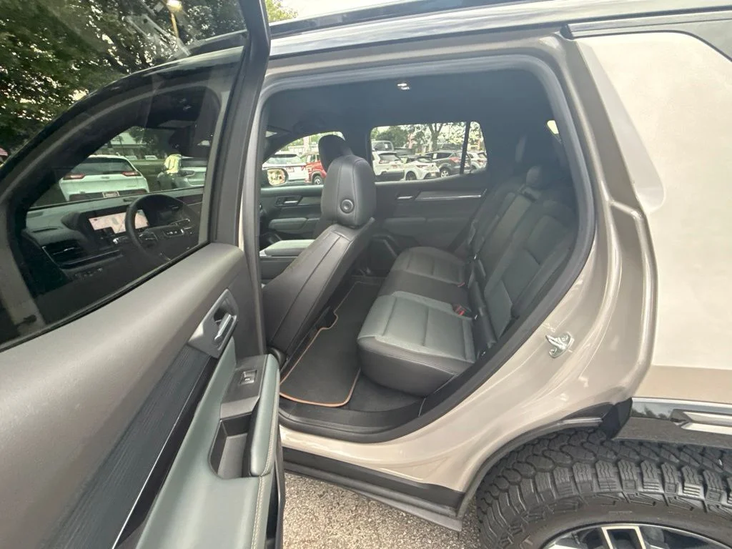 Used 2026  GMC AT4 image 14