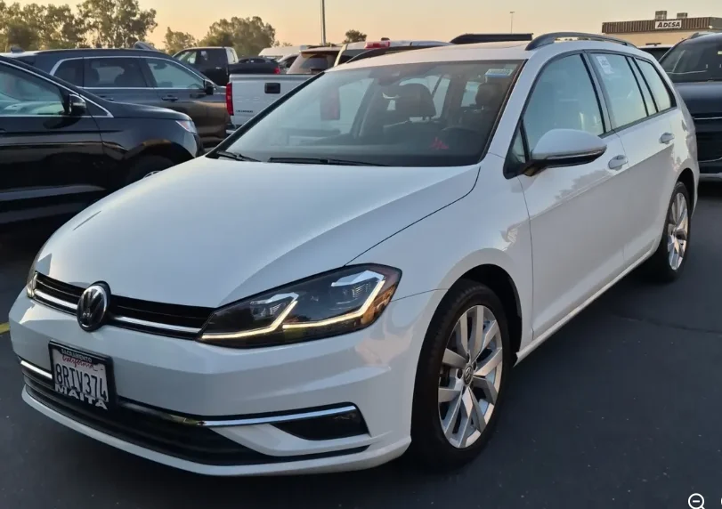 Used 2019 White Volkswagen SE image 1