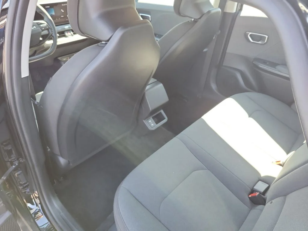 2025 Kia K4 LXS - Photo 15