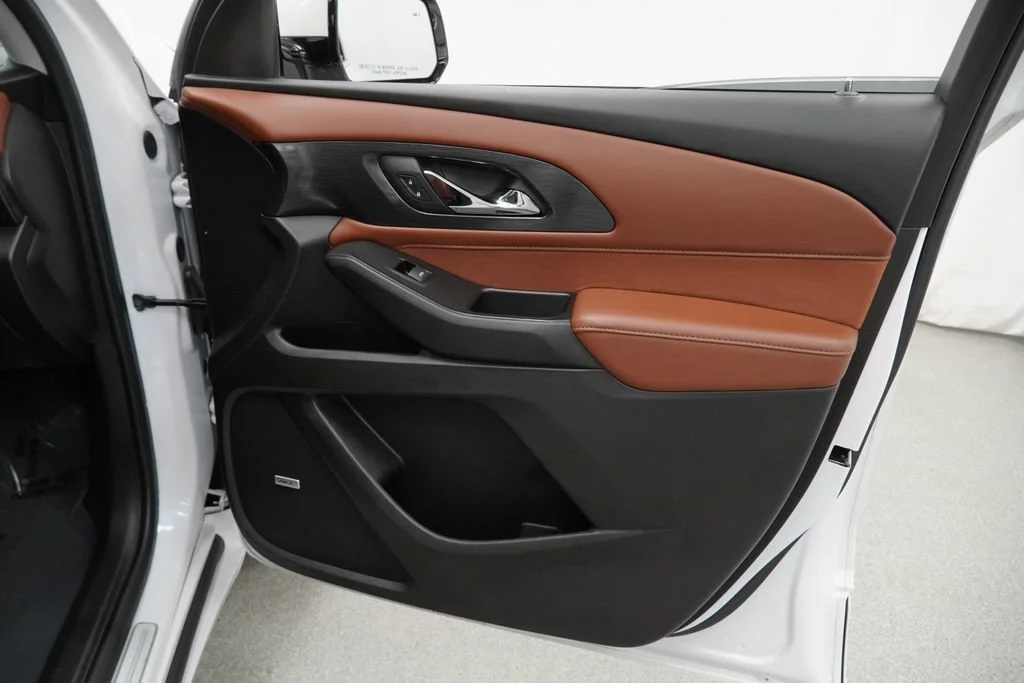 Used 2019 IRIDESCENT PEARL TRICOAT Chevrolet High Country image 31