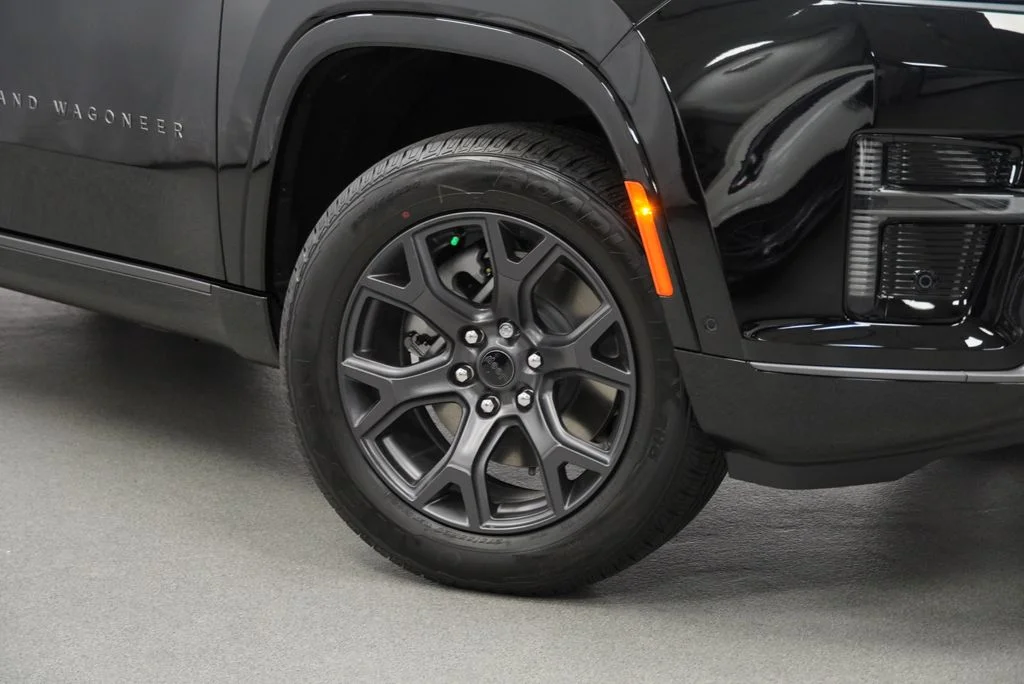 New 2026 High Gloss Black Exterior Paint Jeep Limited Altitude image 4