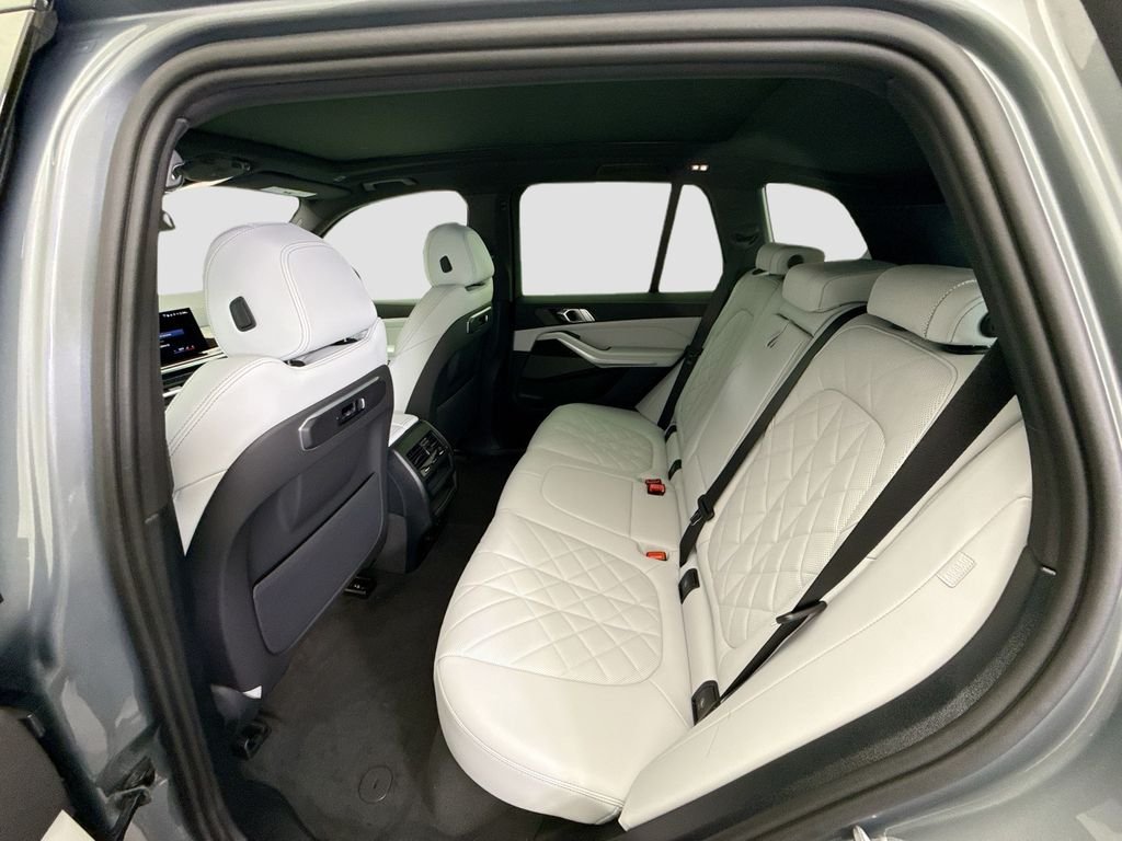 Used 2026 Gray Metallic BMW xDrive40i image 21