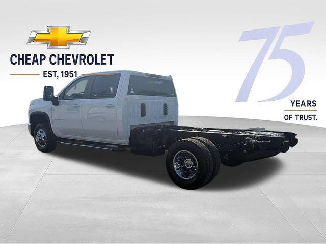 New 2026 Summit White Chevrolet LT image 3