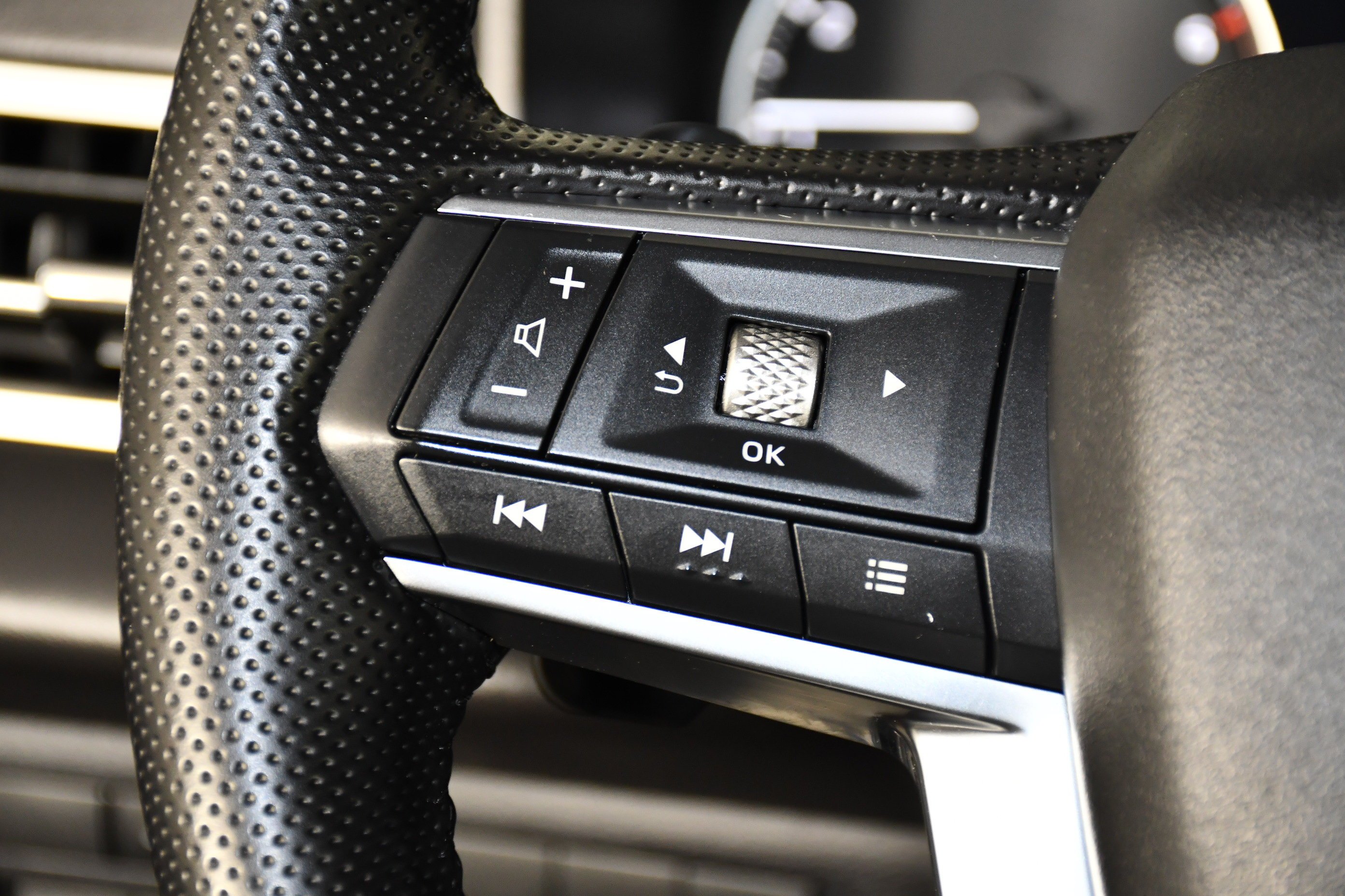 Certified Used 2024 Black Diamond Mitsubishi SE image 20