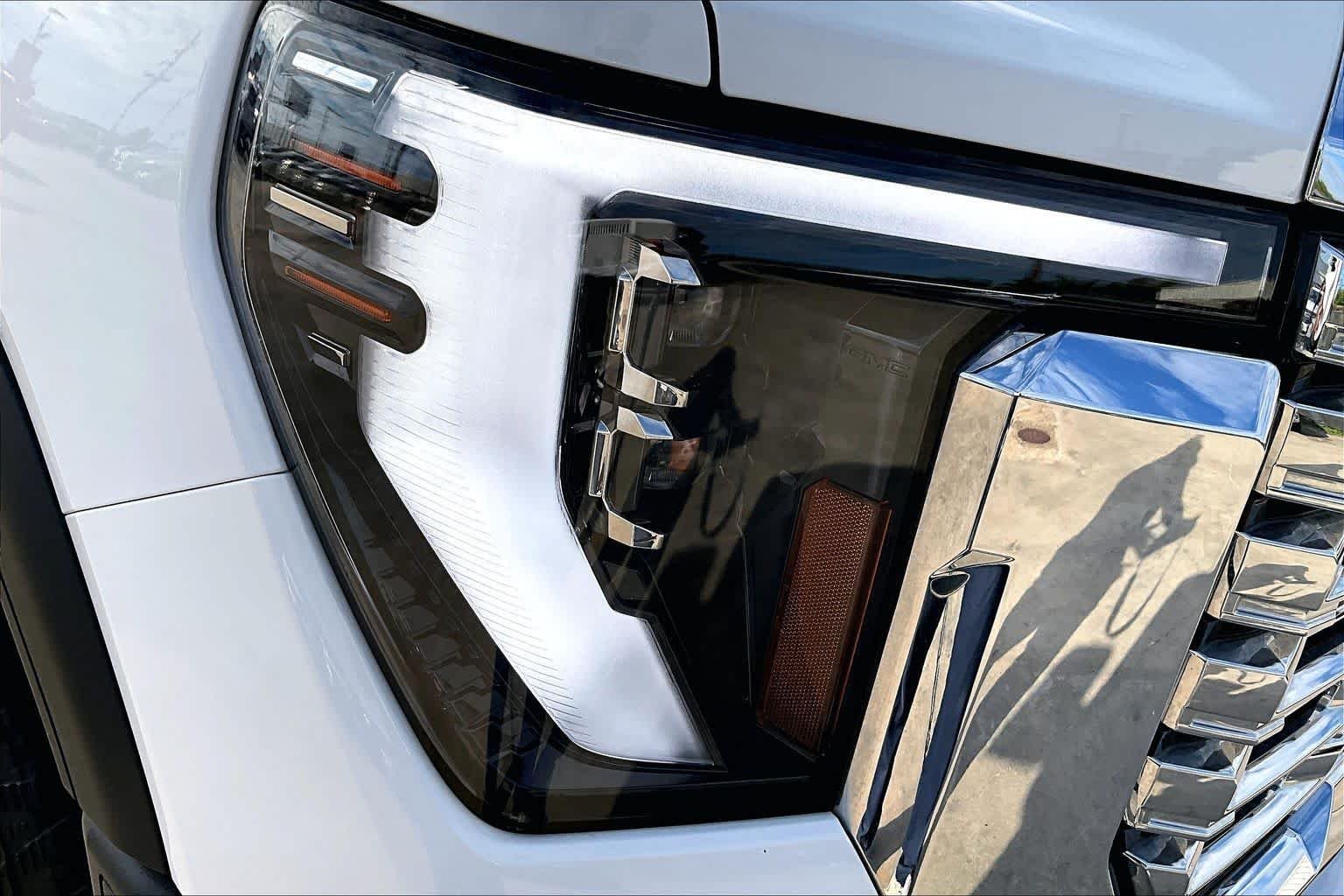 Used 2025 Summit White GMC Denali image 28