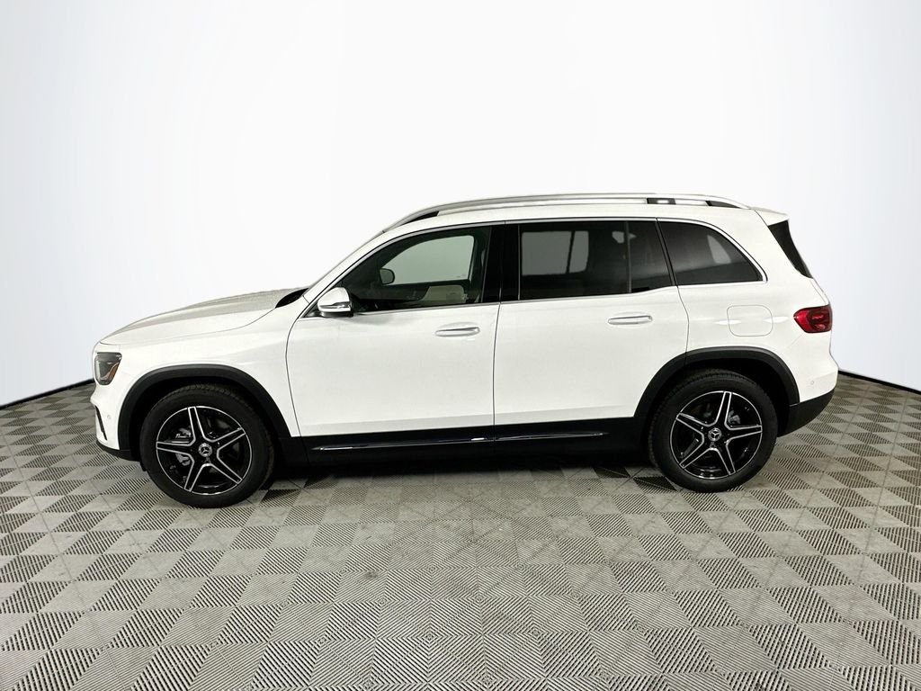 New 2026 Polar White Mercedes-Benz GLB 250 image 4