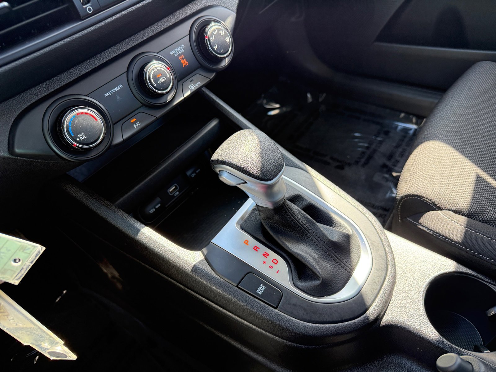 Used 2022 Snow White Pearl Kia LXS image 13