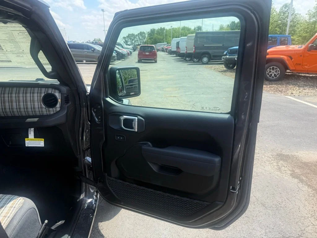 New 2026 Granite Crystal Metallic Clear-Coat Exterior Paint Jeep 85th Anniversary Edition image 59