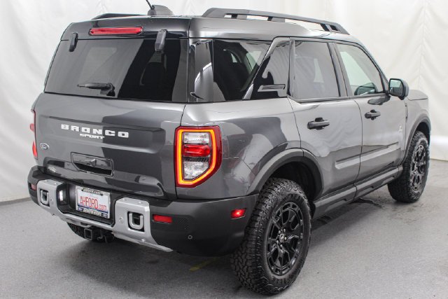 New 2025 Carbonized Gray Metallic Ford Outer Banks® image 9