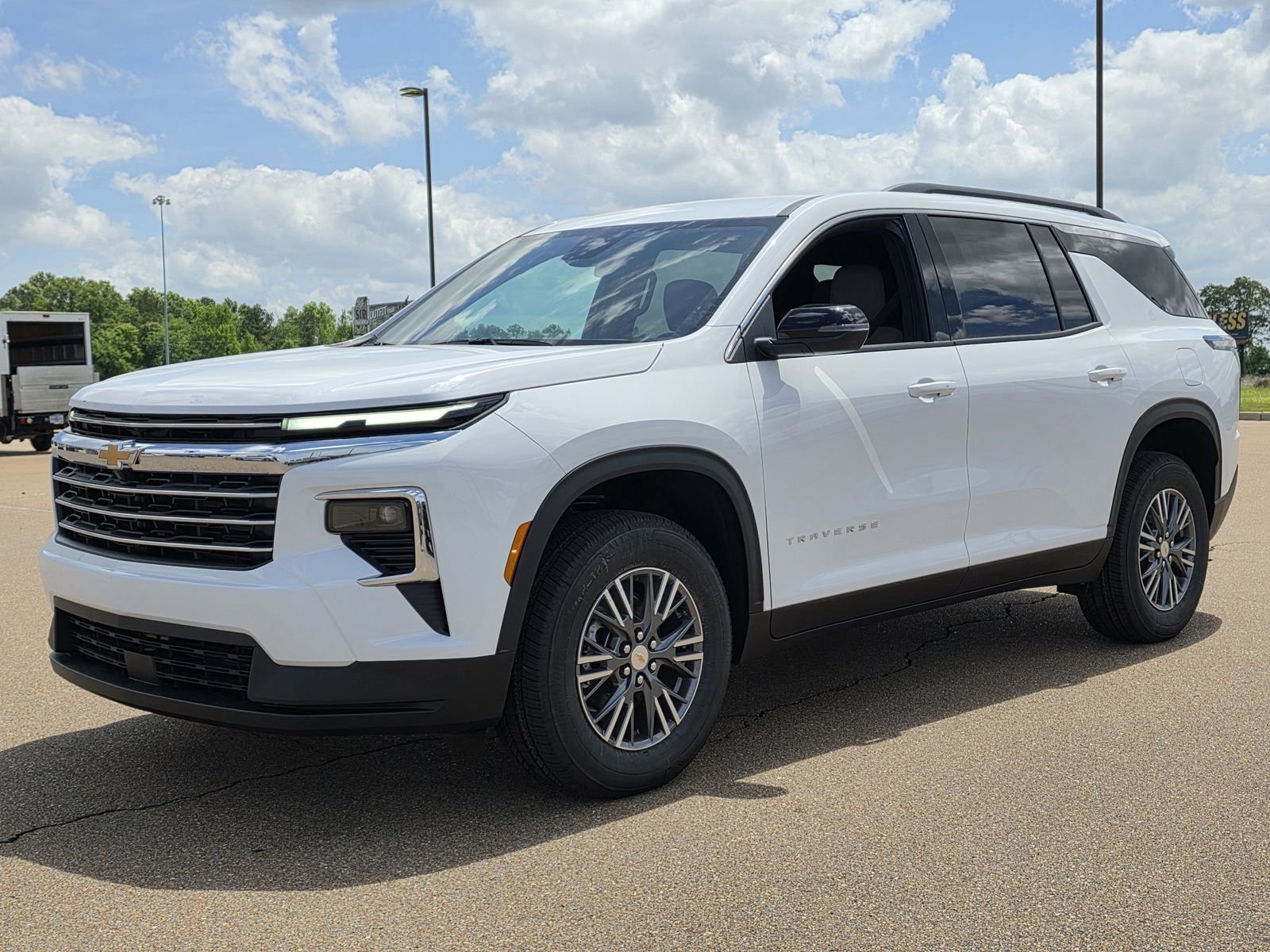 2026 Chevrolet Traverse FWD LT's photo