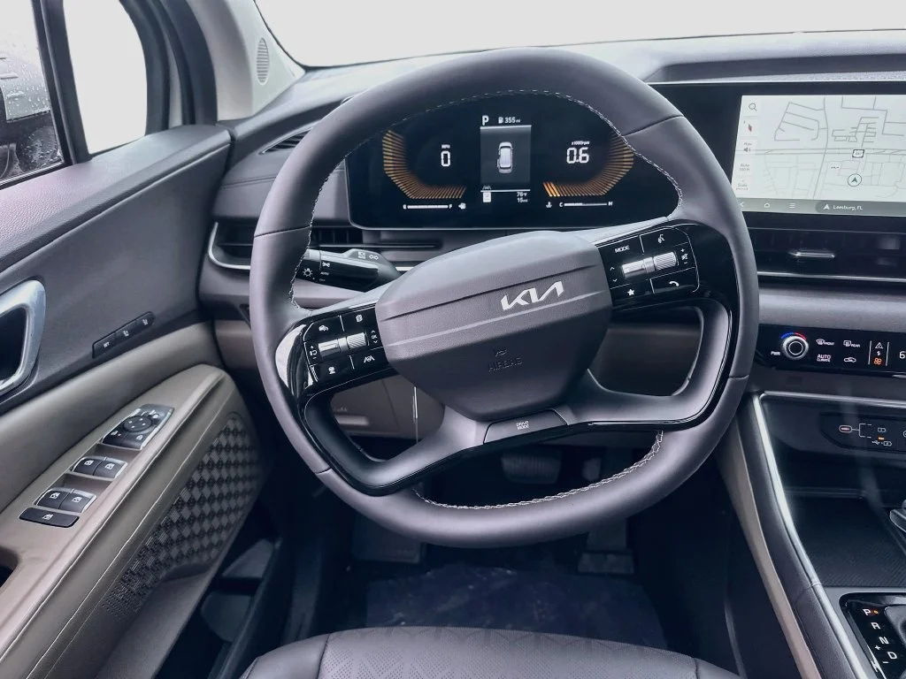 New 2027 Ivory Silver Kia EX image 22