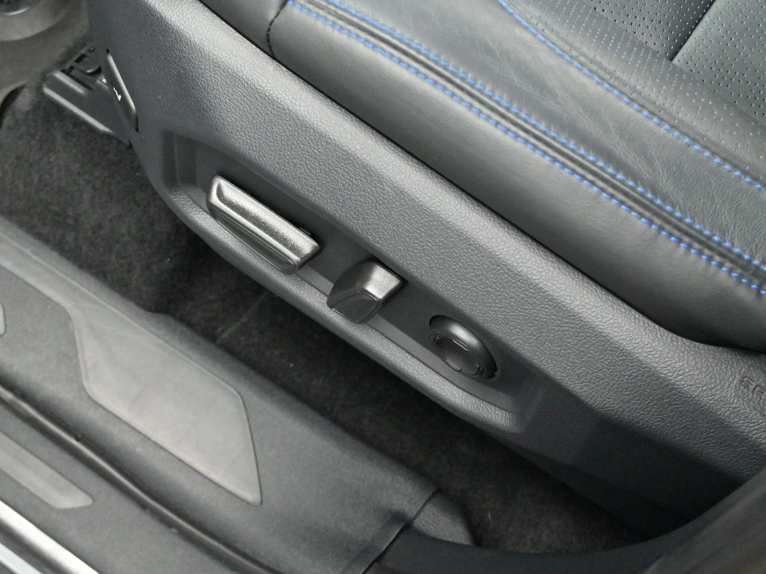 Used 2025 Magnetic Gray Metallic Toyota Platinum Hybrid image 14