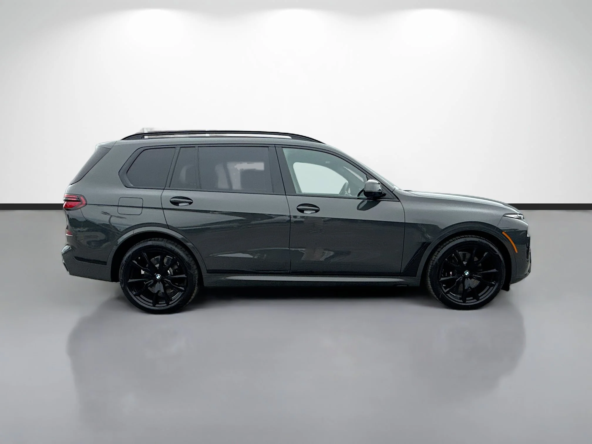 New 2027 Dravit Grey Metallic BMW xDrive40i image 2