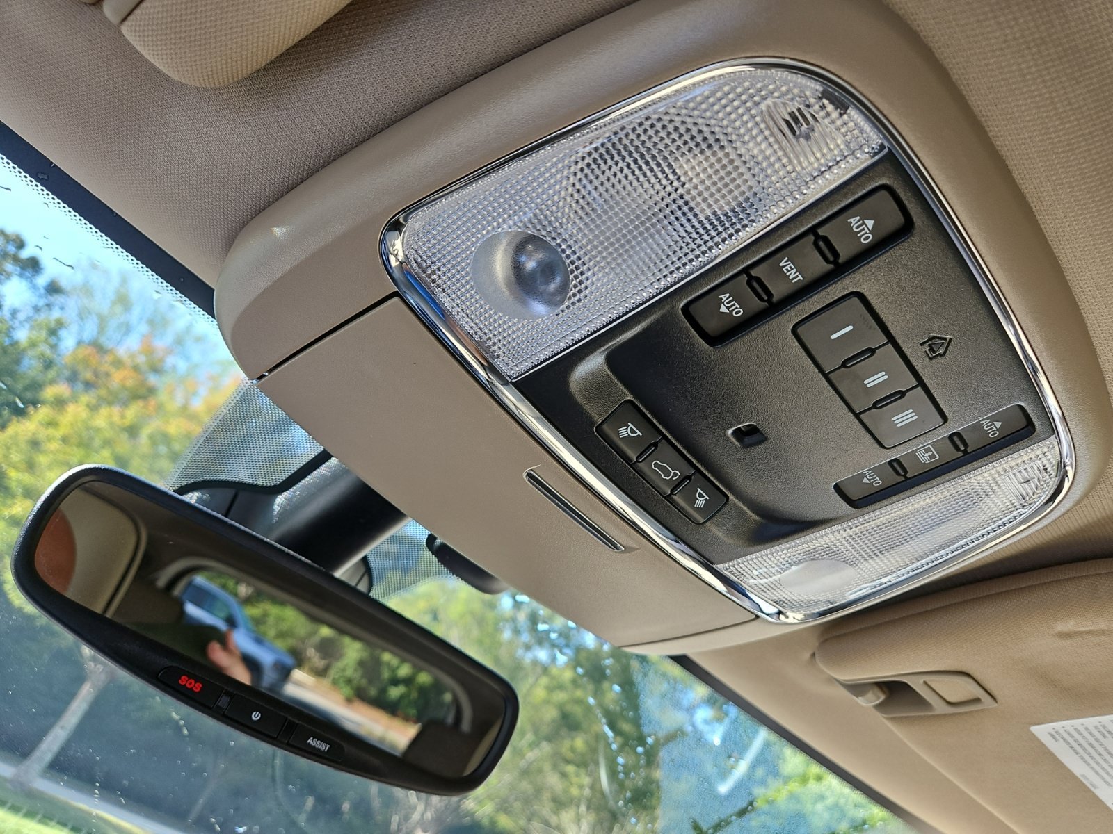 Used 2018 Red Jeep Overland image 29