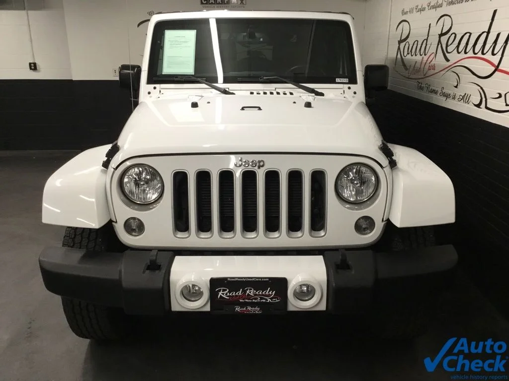 Used 2016 White Jeep Sahara image 4